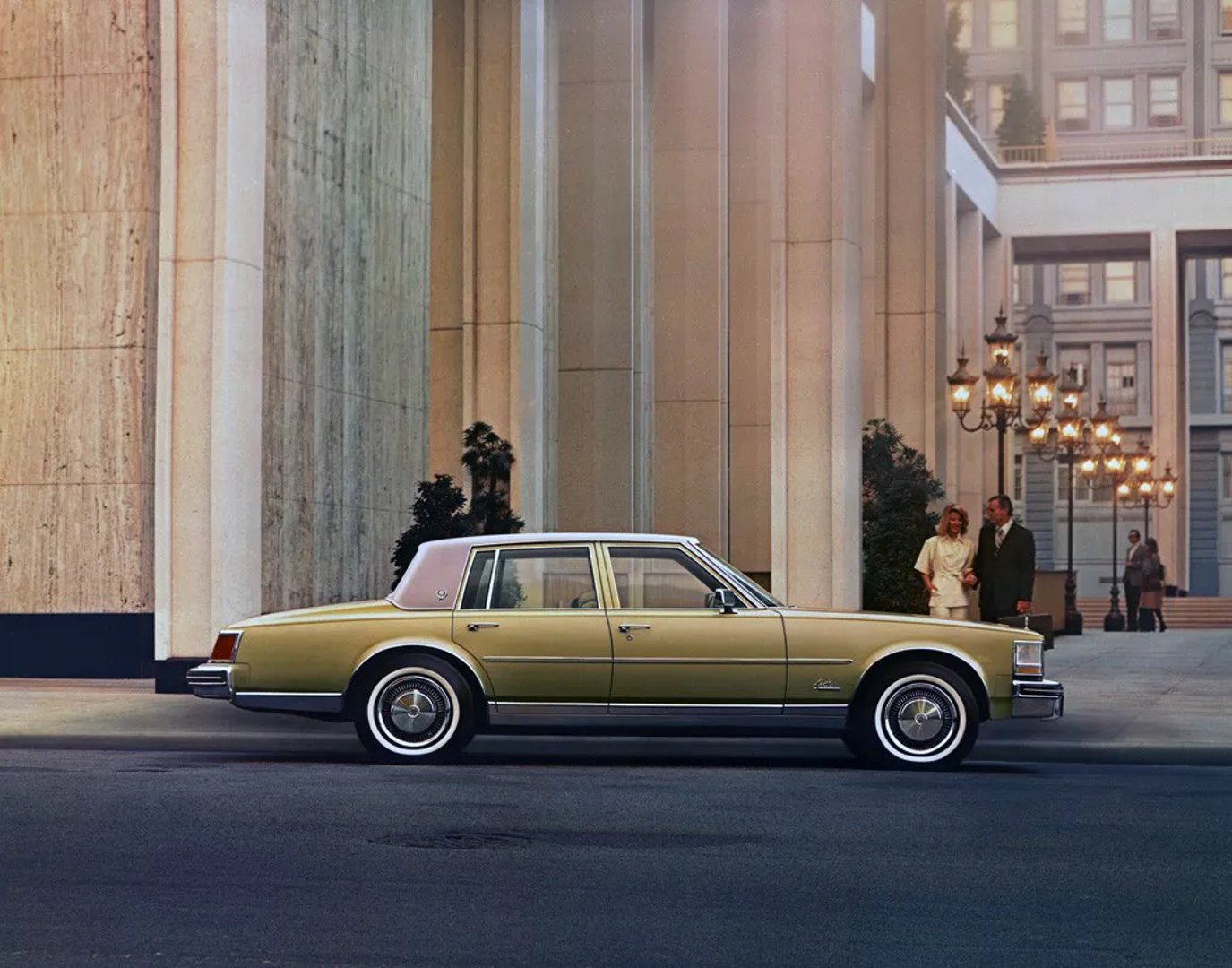 Cadillac_Seville_1_generation__Sedan__13.jpg