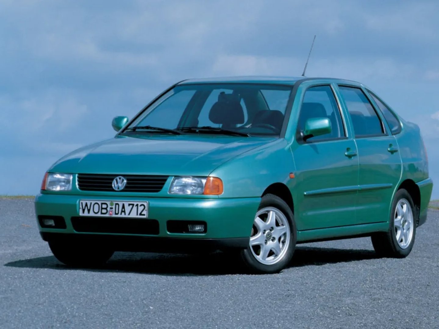 Volkswagen_Polo_3_generation__Sedan__4.jpg