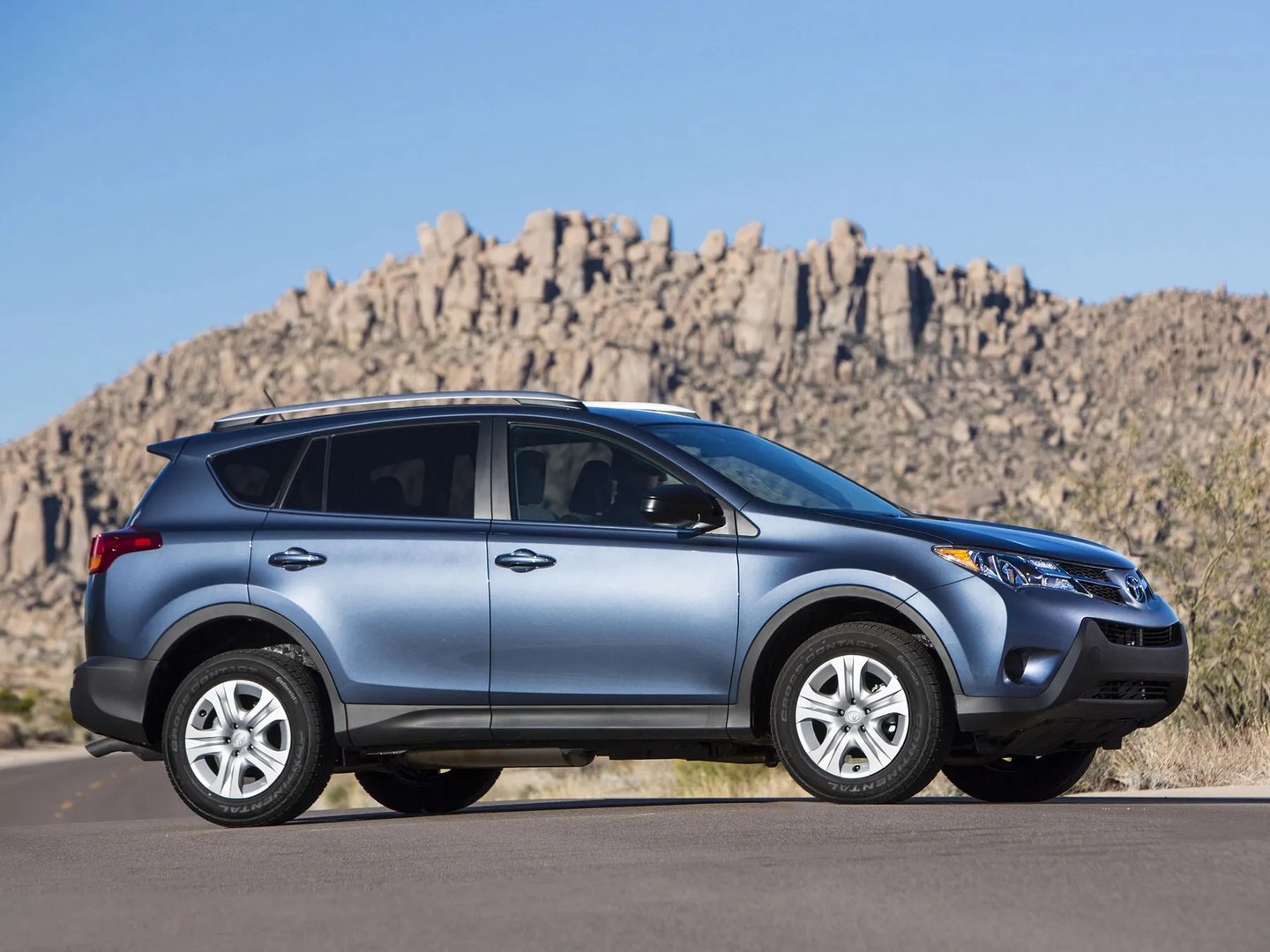 Toyota_RAV4_4_generation__SUV_5-doors__3.jpg