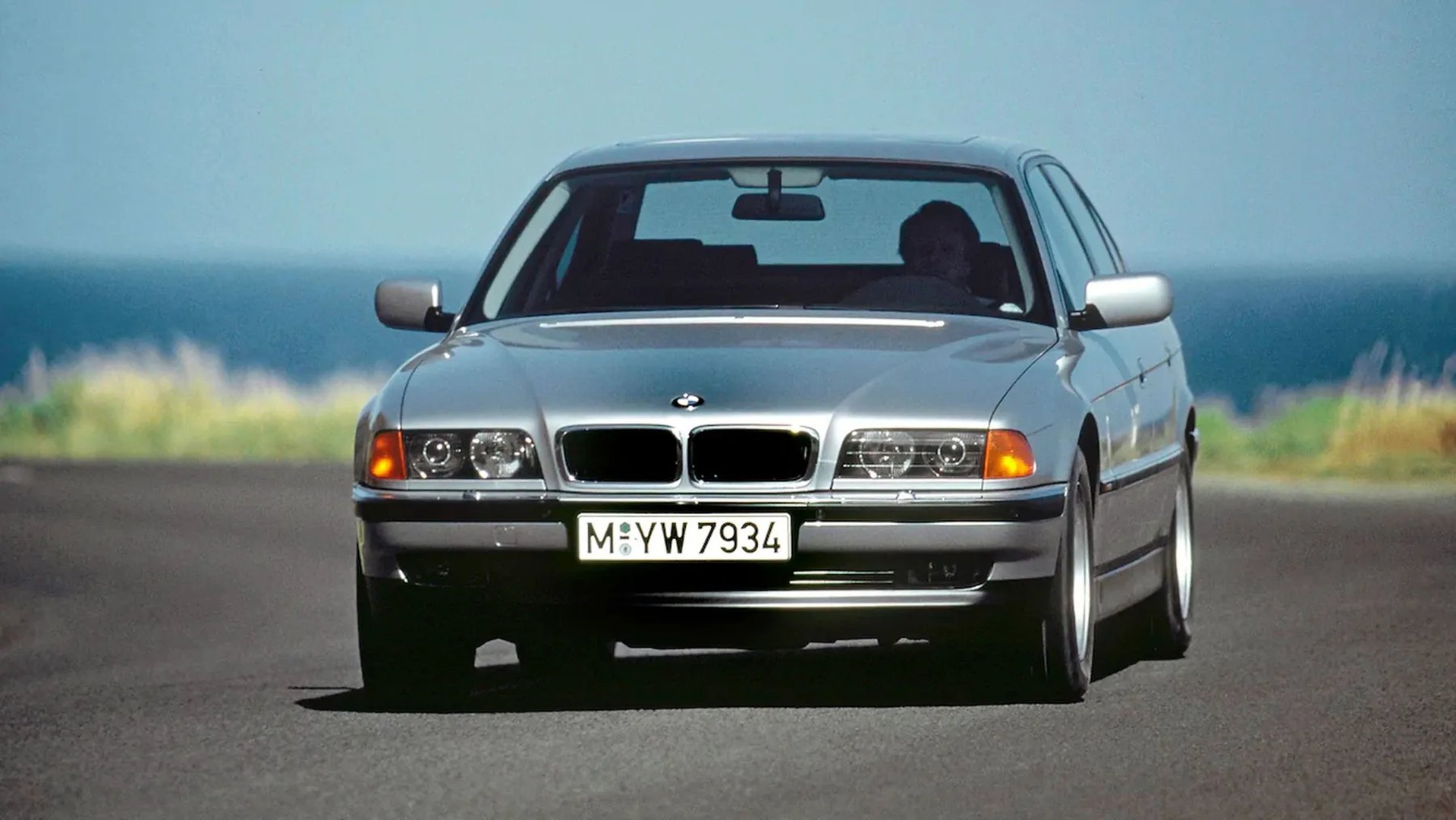 BMW_7_series_3_generation__Sedan__7.jpg