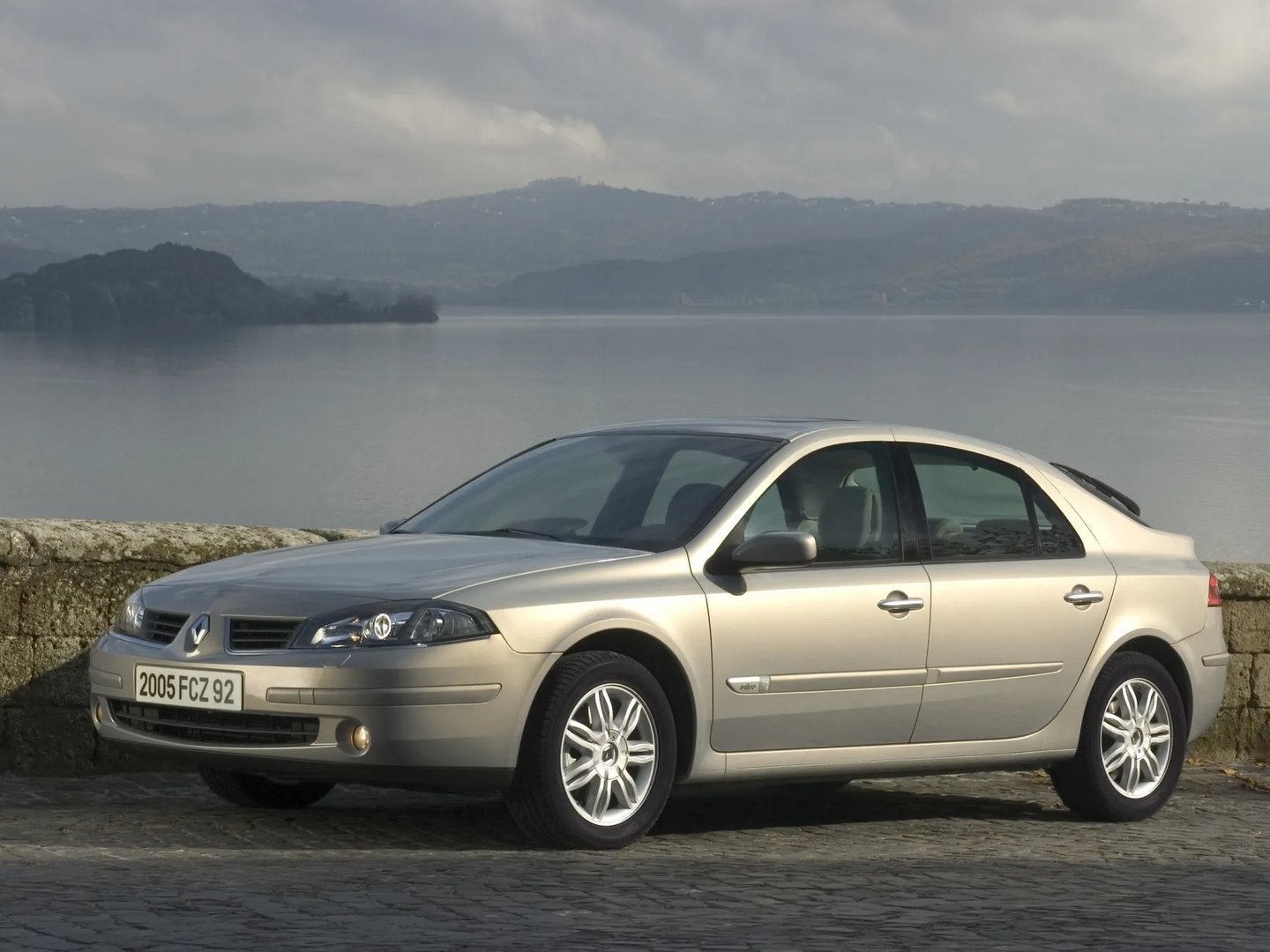 Renault Laguna 2 generation, restyling  Liftback