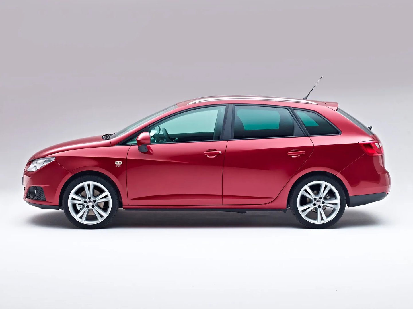 SEAT_Ibiza_4_generation__Estate_5-door__5.jpg