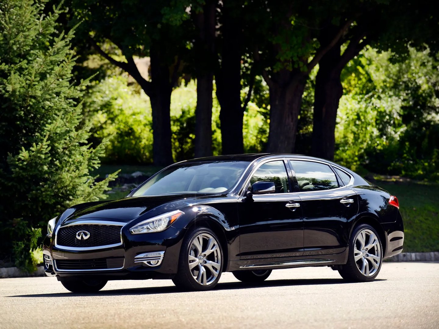 Infiniti_Q70_1_generation_restyling__Sedan_Long__8.jpg