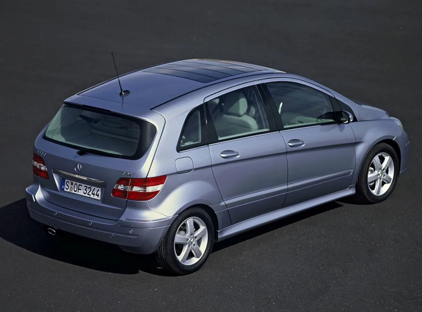 Mercedes_B-Class_1_generation__Hatchback_5-door__11.jpg