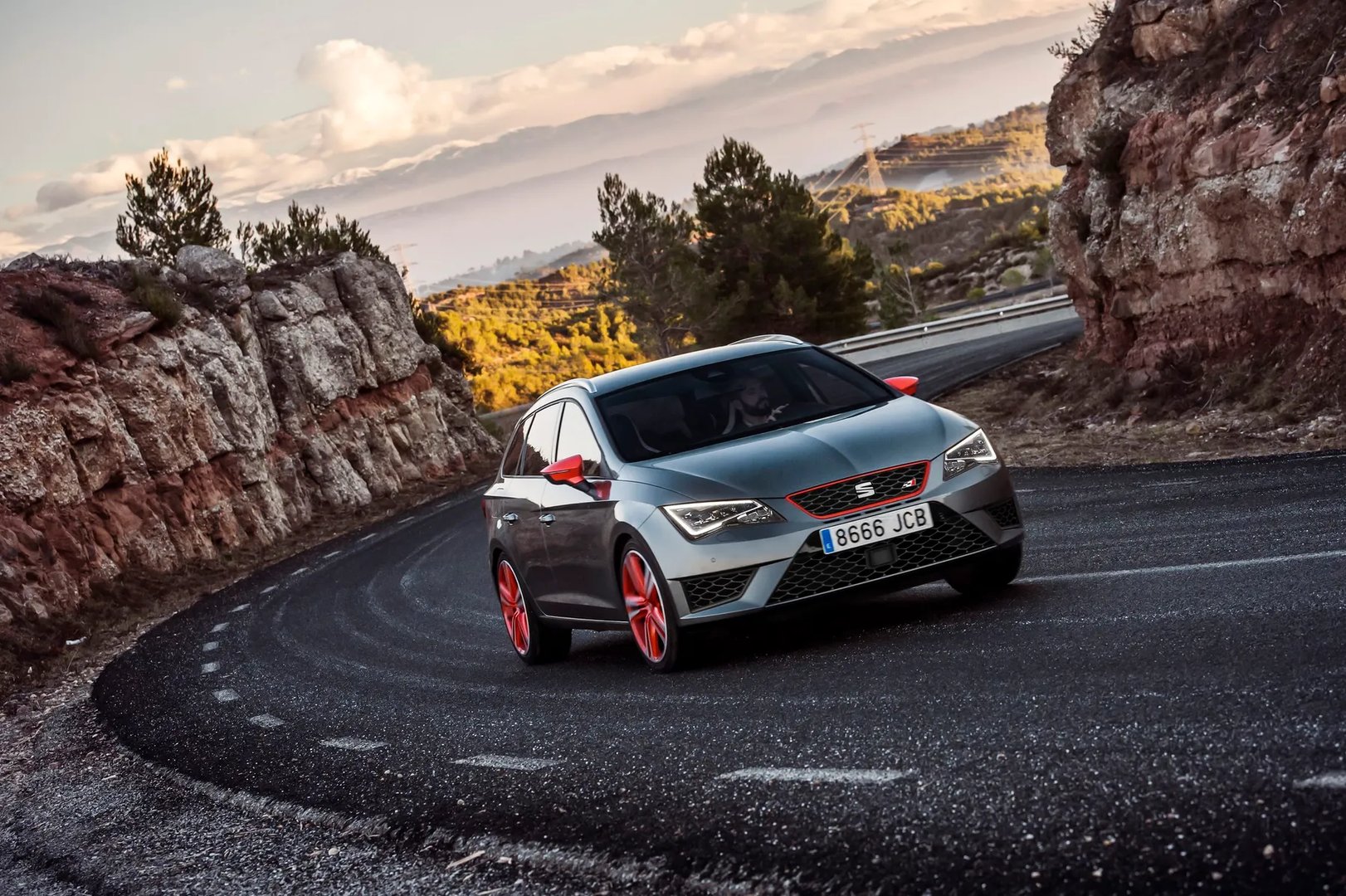 SEAT_Leon_Cupra_3_generation__Estate_5-door__4.jpg