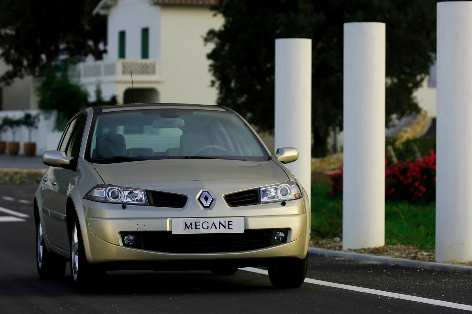 Renault_Megane_2_generation_restyling__Hatchback_5-door__5.jpg