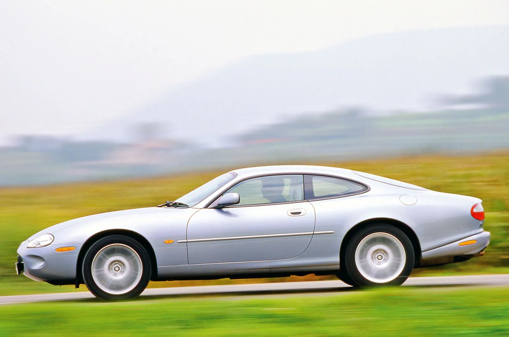 Jaguar_XK_1_generation__Coupe__2.jpg