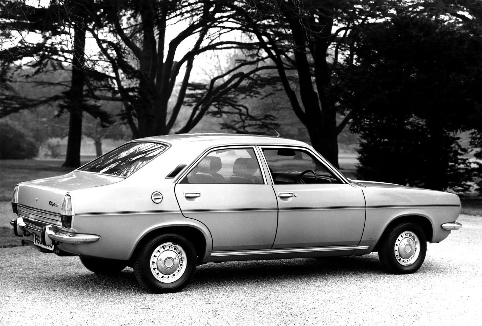 Chrysler_180_1_generation__Sedan__1.jpg