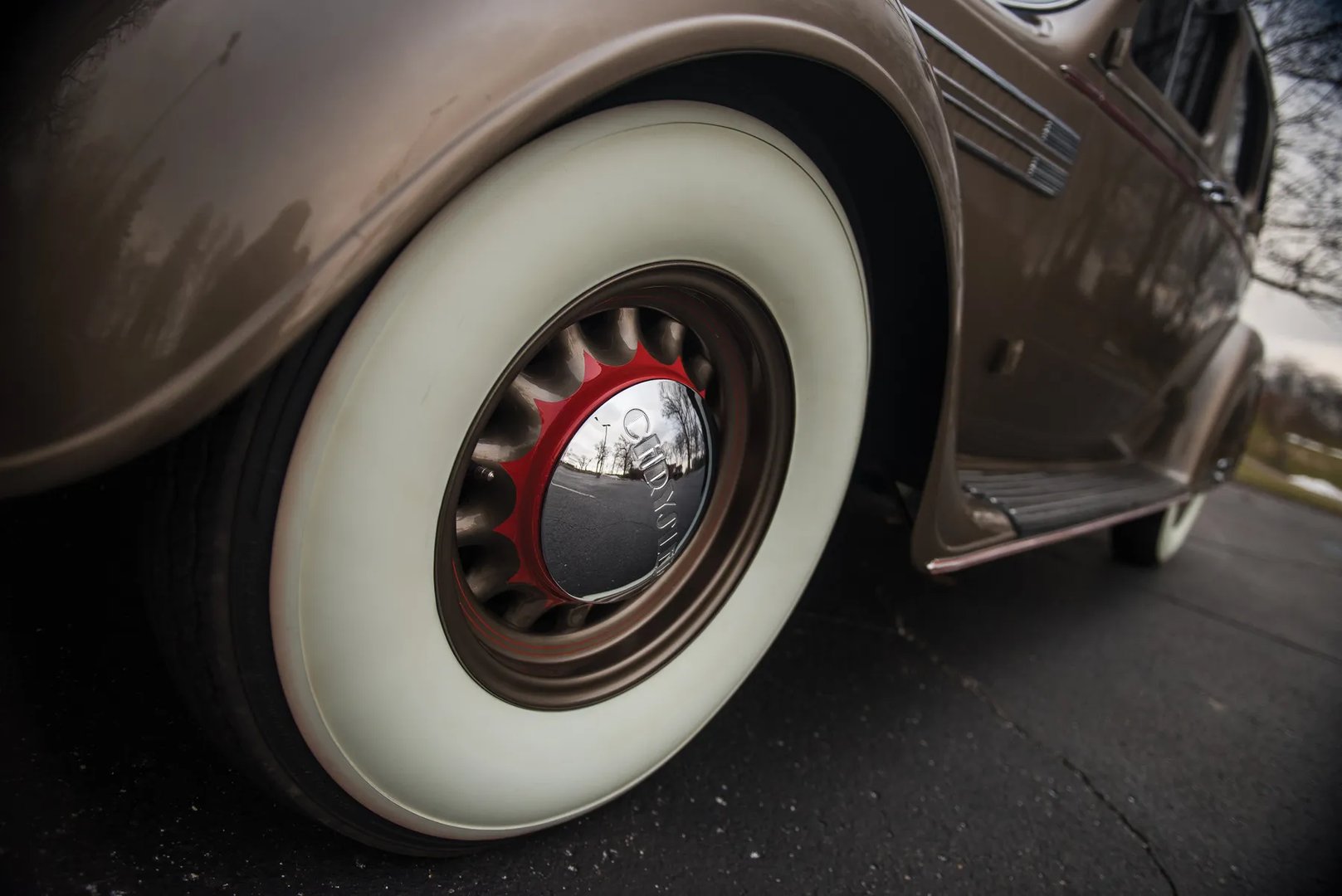 Chrysler_Imperial_3_generation__Sedan__13.jpg