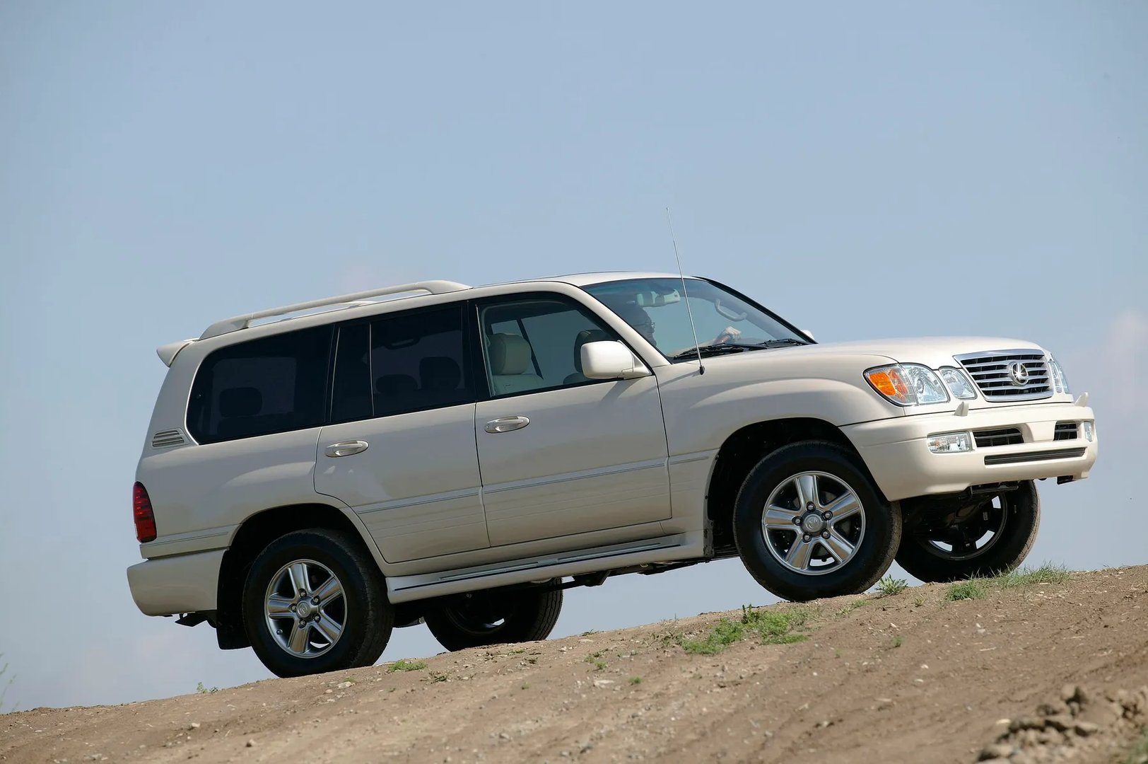 Lexus_LX_2_generation_restyling__SUV_5-doors__8.jpg