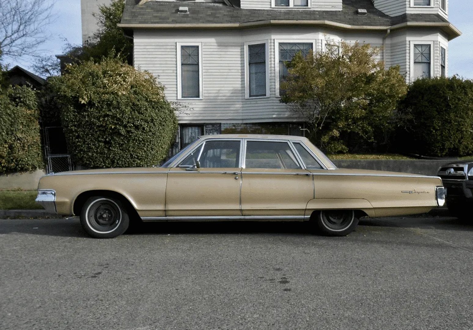 Chrysler_Newport_3_generation__Sedan__2.jpg