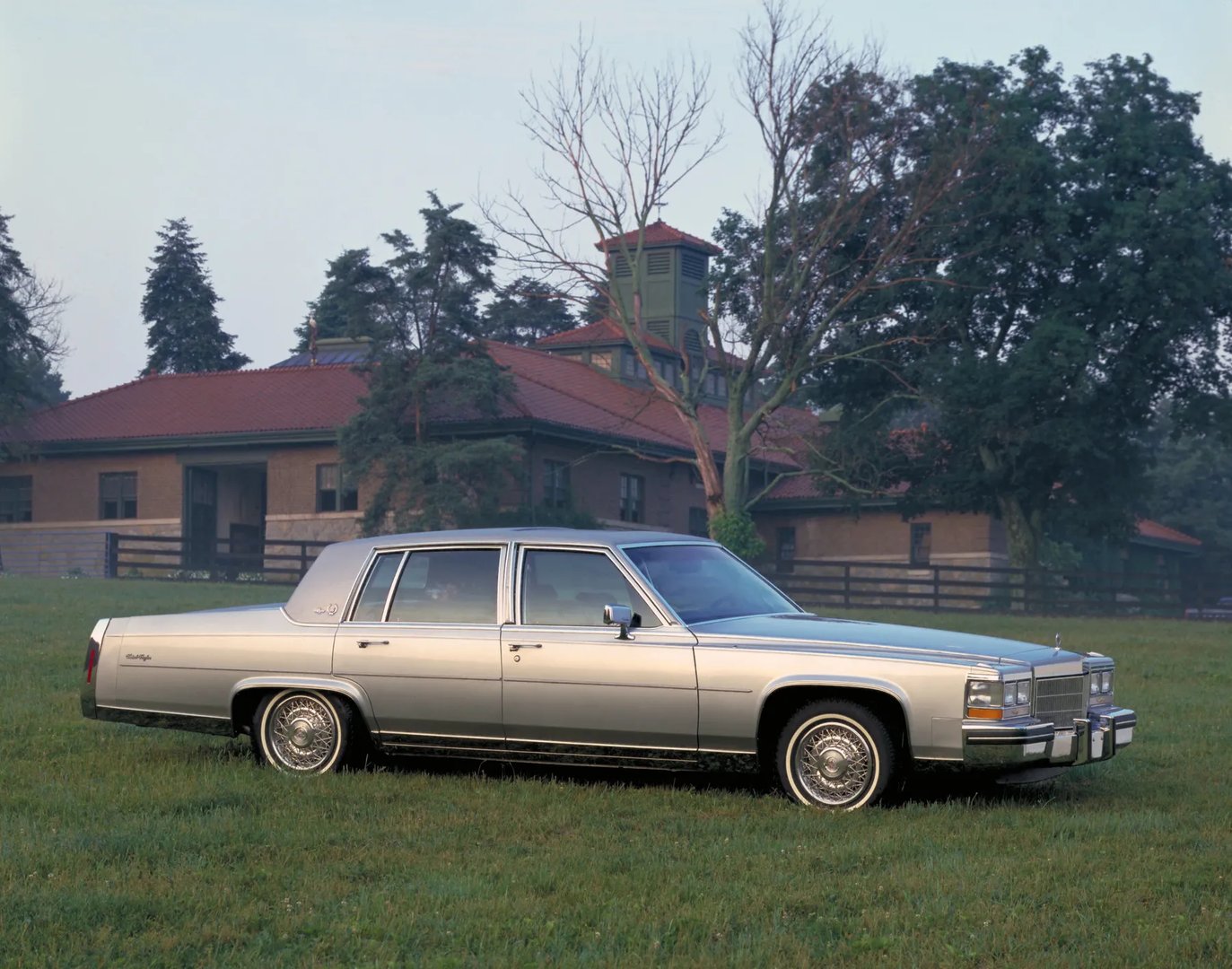cadillac_Fleetwood_Brougham_1_generation__Sedan__4.jpg