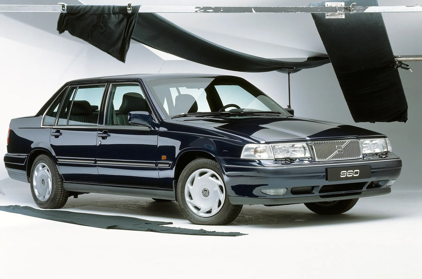 Volvo_960_1_generation_restyling__Sedan__2.jpg