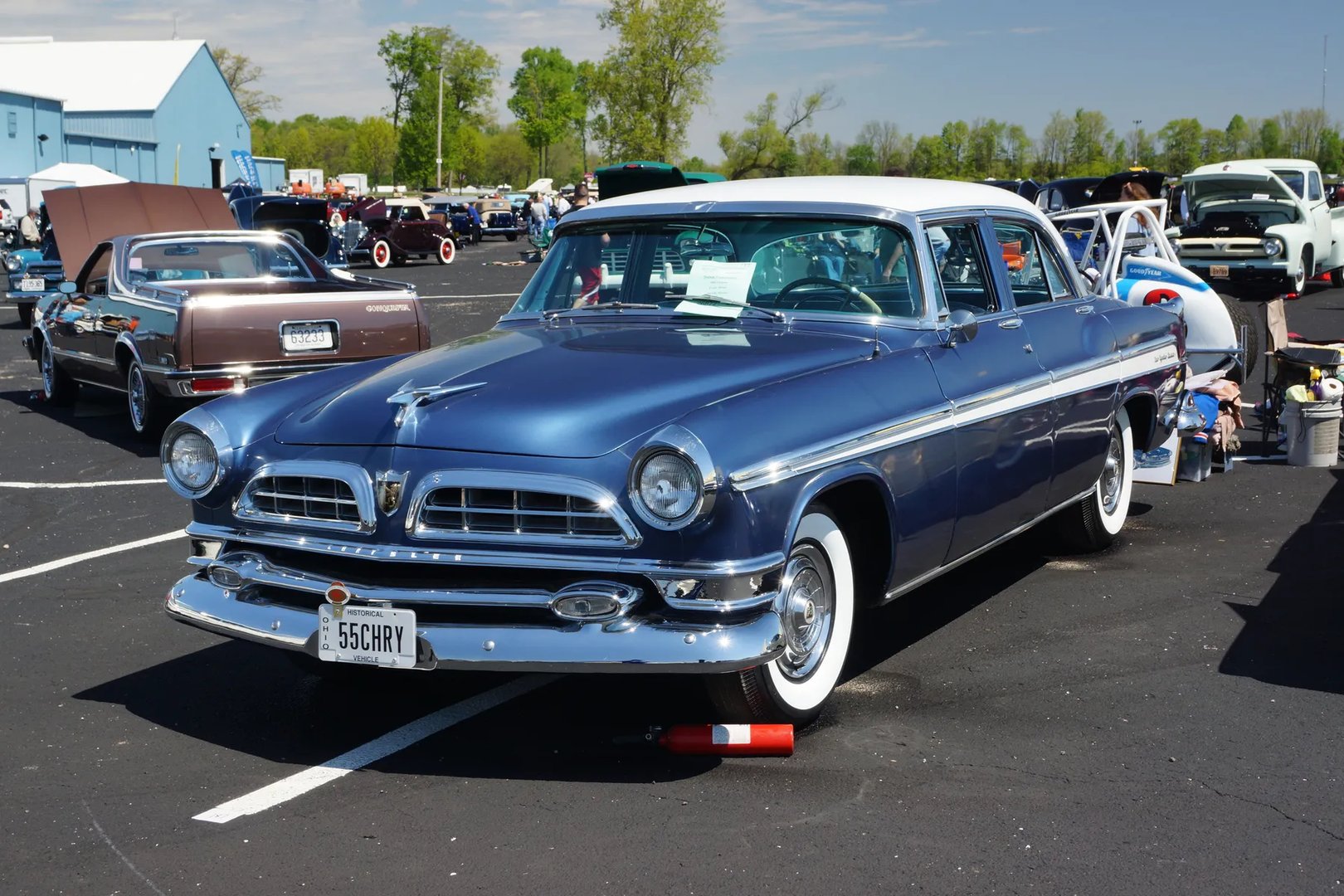 Chrysler_New_Yorker_4_generation__Sedan__4.jpg