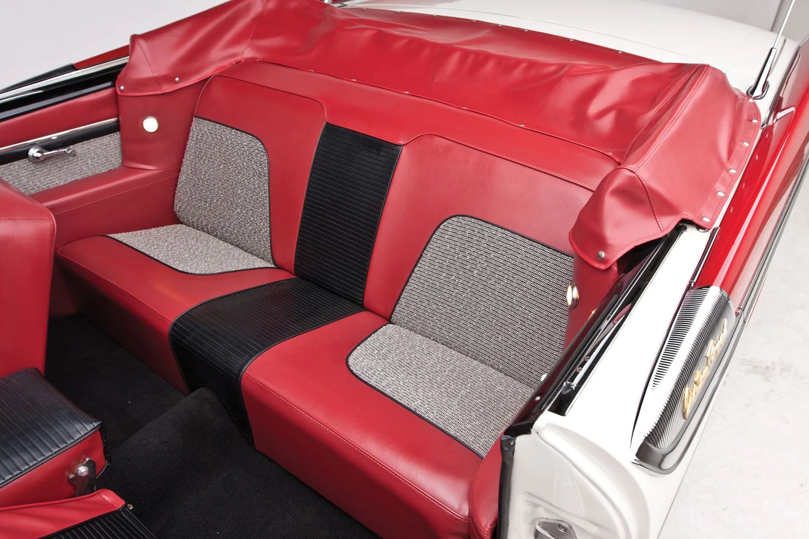 Dodge_Custom_Royal_2_generation__Cabrio__12.jpg