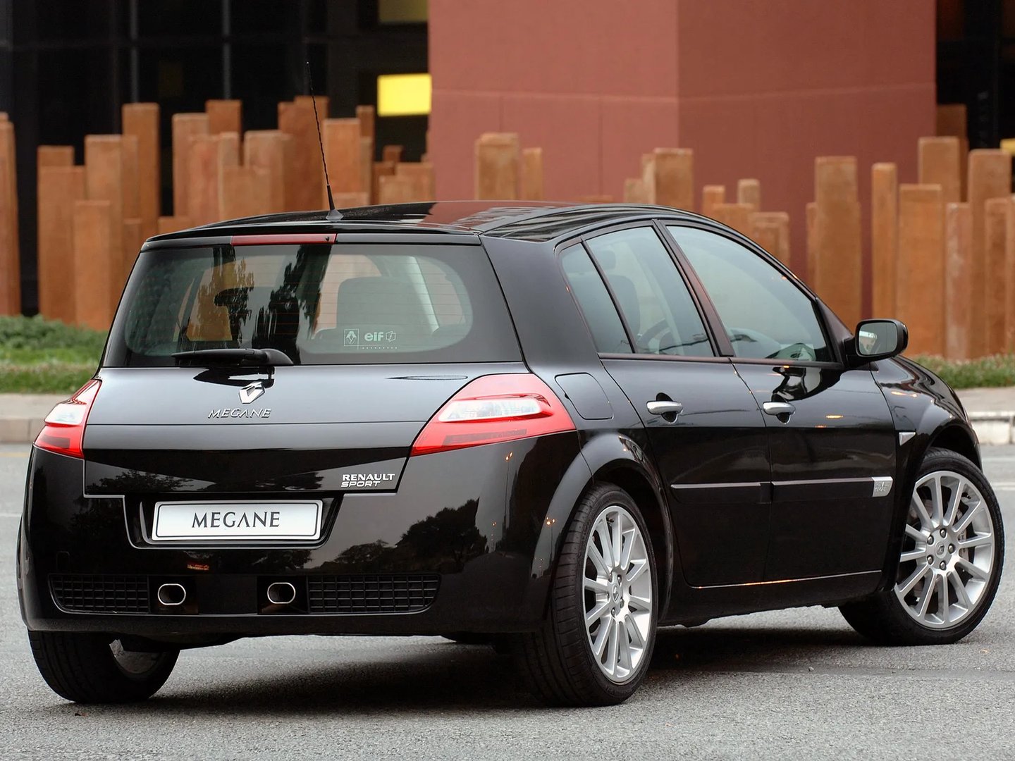 Renault_Megane_RS_2_generation_restyling__Hatchback_5-door__7.jpg