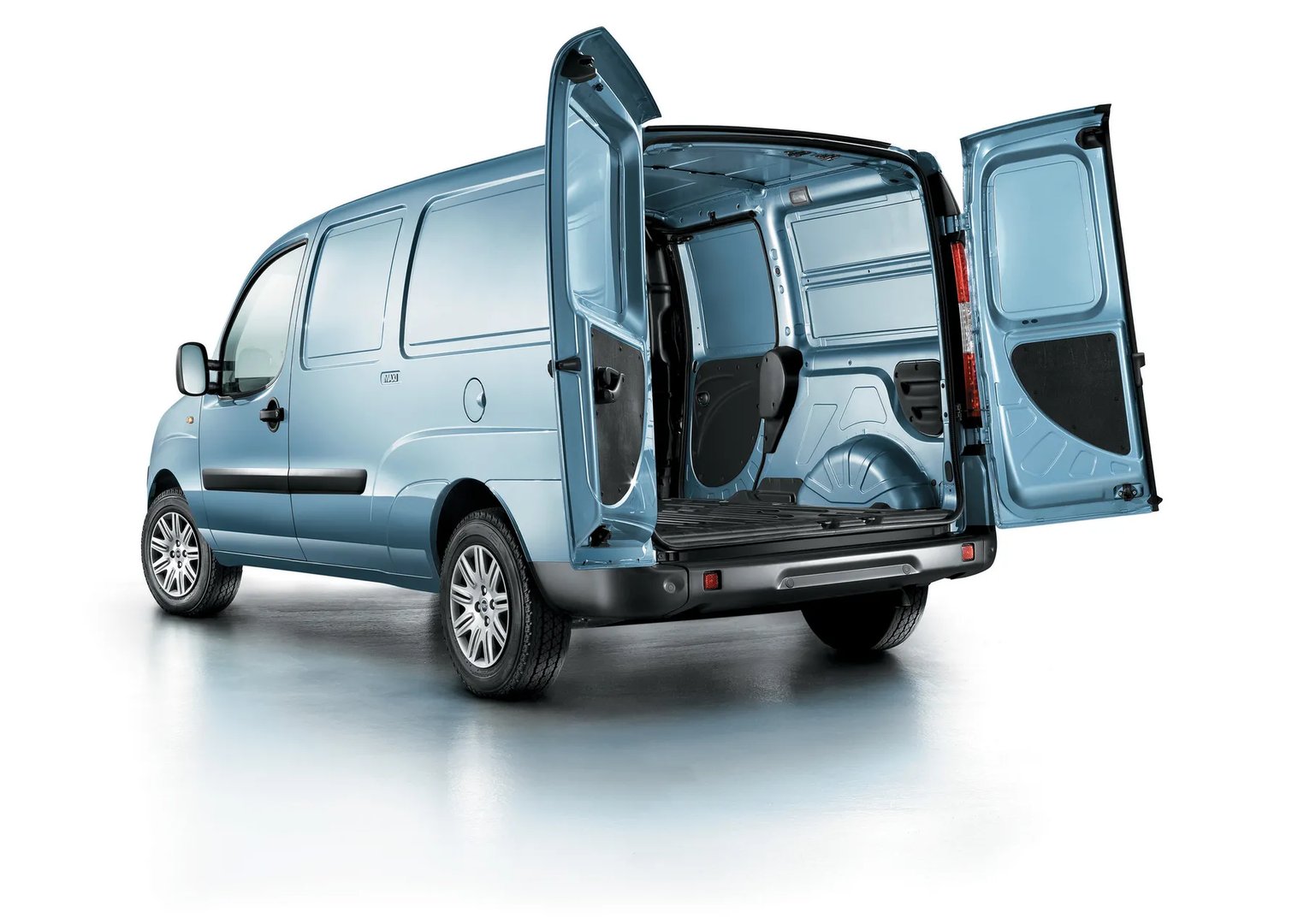 Fiat_Doblo_1_generation_restyling__Van_Long__3.jpg