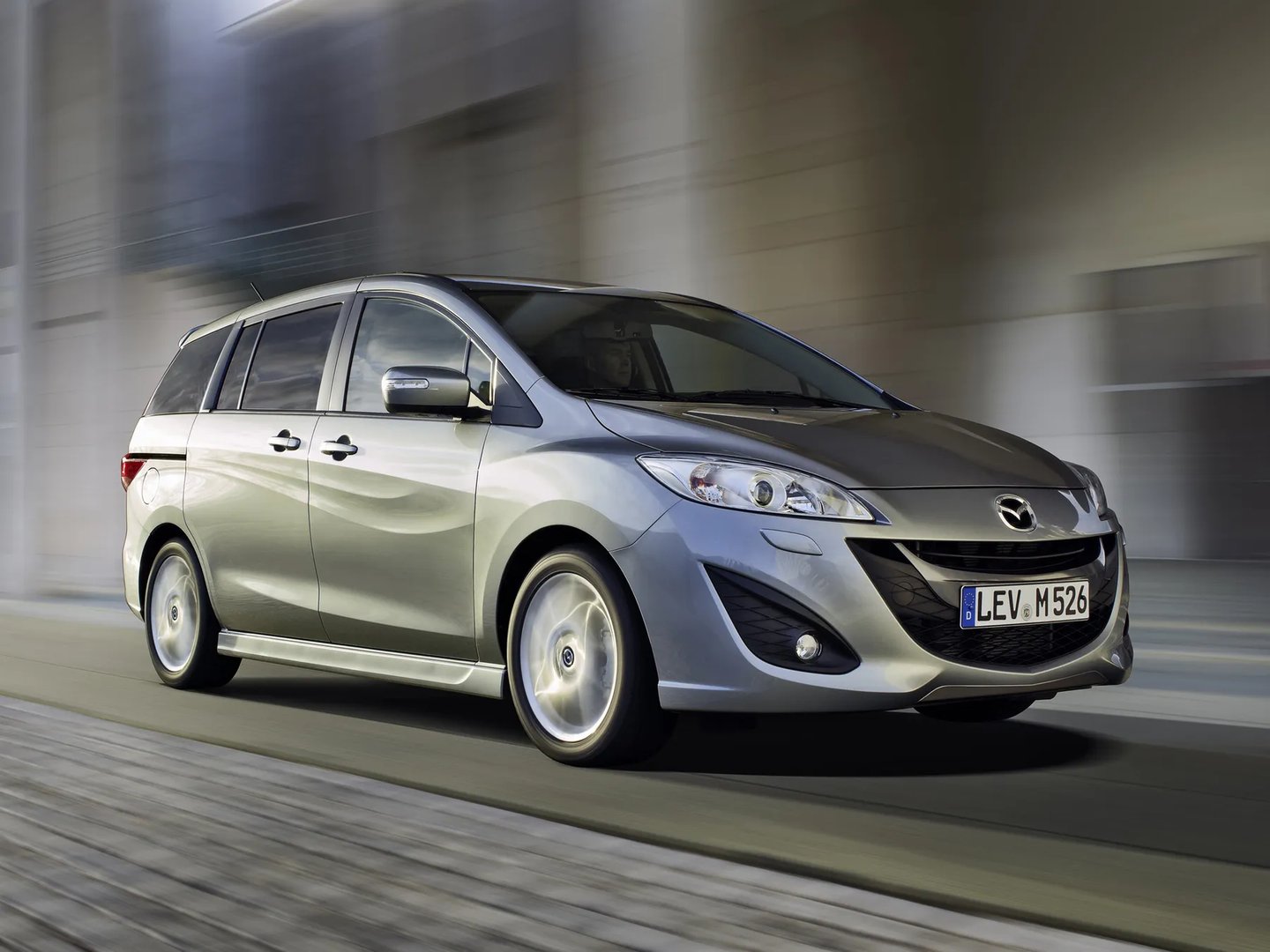 Mazda_5_2_generation__Compact_Van__11.jpg