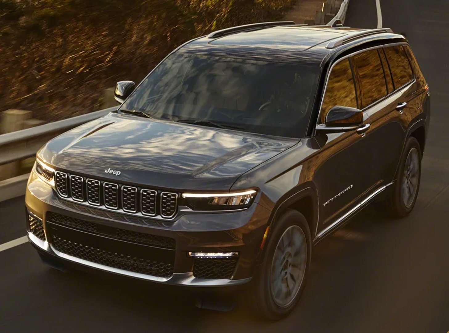 Jeep_Grand_Cherokee_5_generation__SUV_5-doors__9.jpg