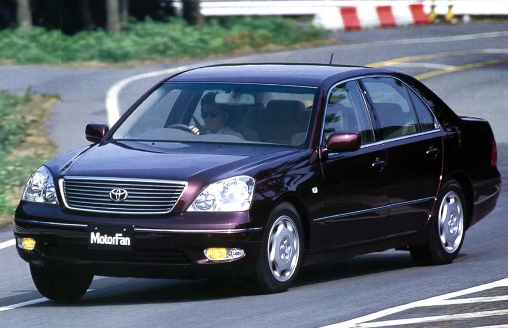Toyota_Celsior_3_generation__Sedan__3.jpg