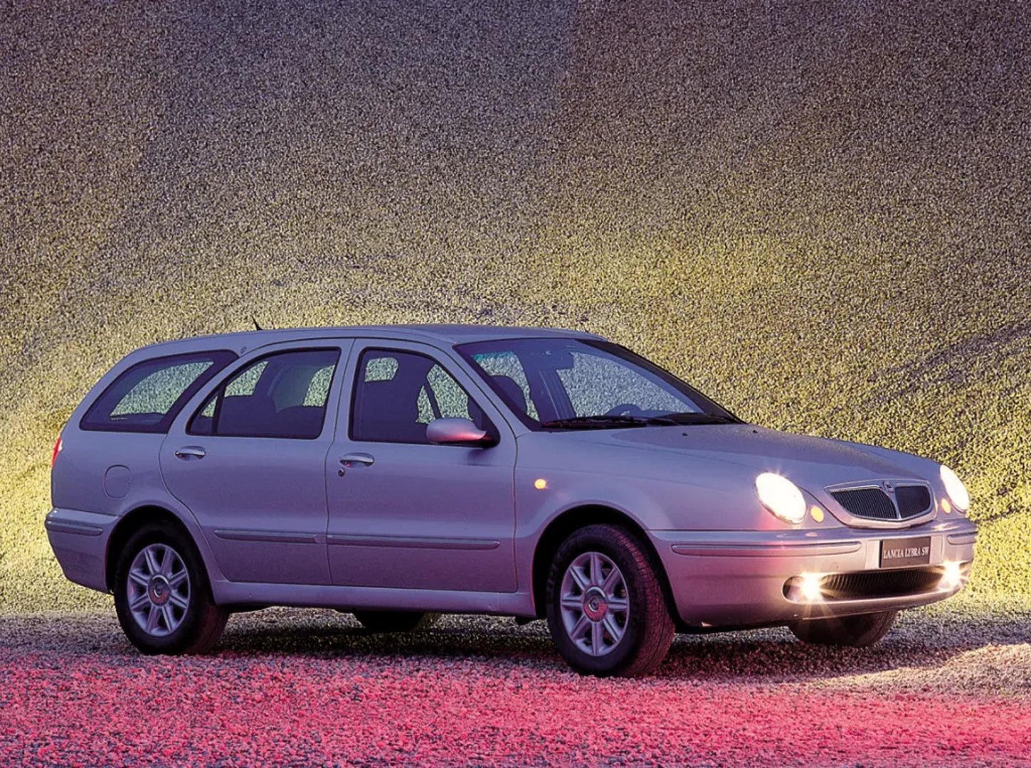 Lancia_Lybra_1_generation__Estate_5-door__12.jpg