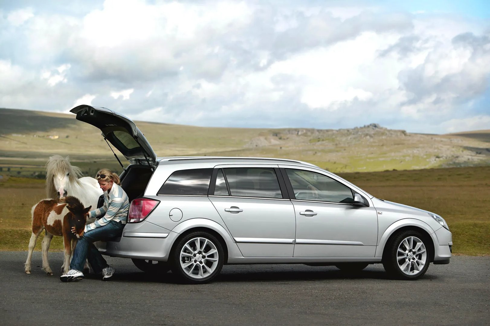 Opel_Astra_3_generation__Estate_5-door__8.jpg