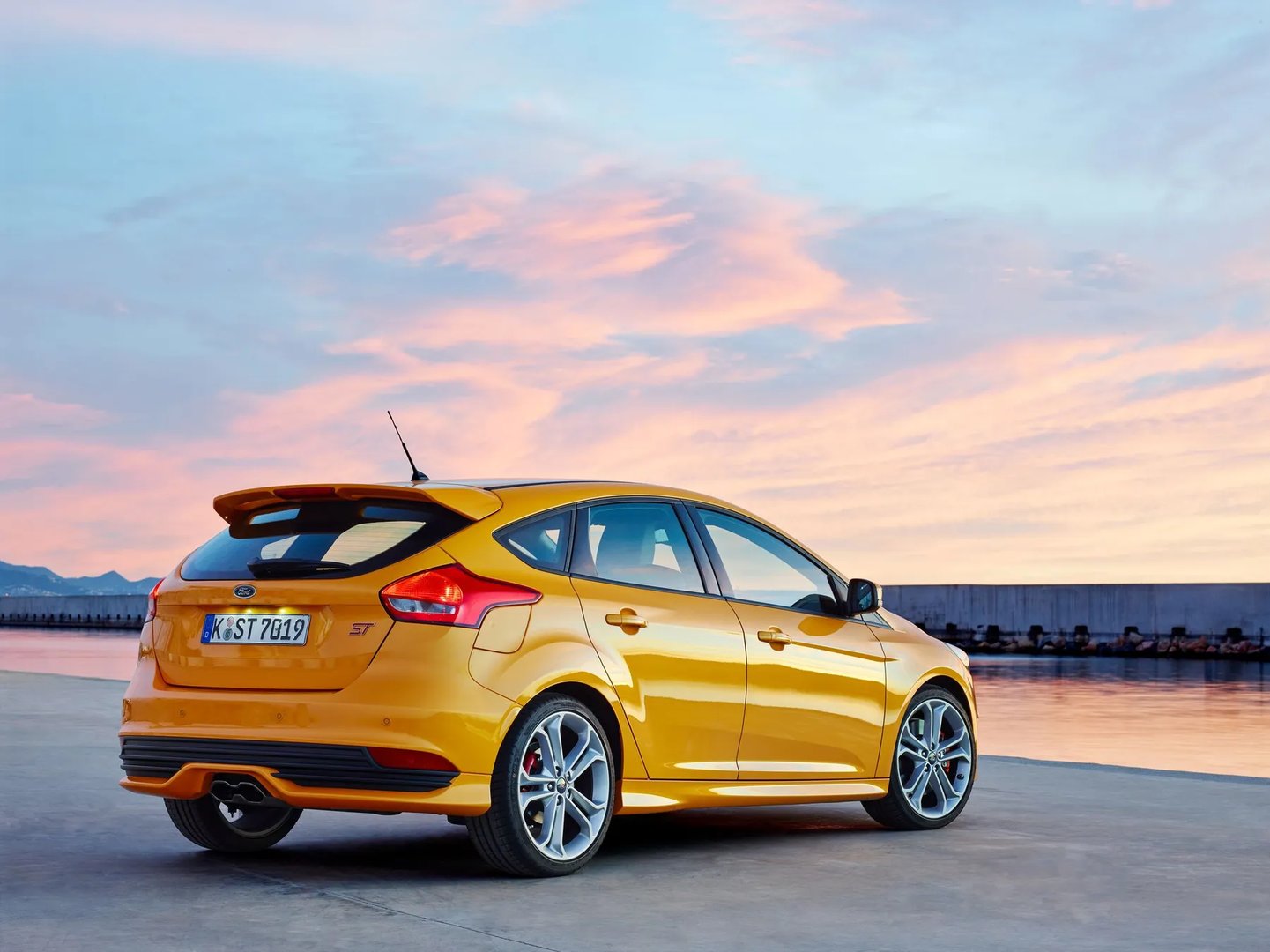 Ford_Focus_ST_3_generation_restyling__Hatchback_5-door__8.jpg