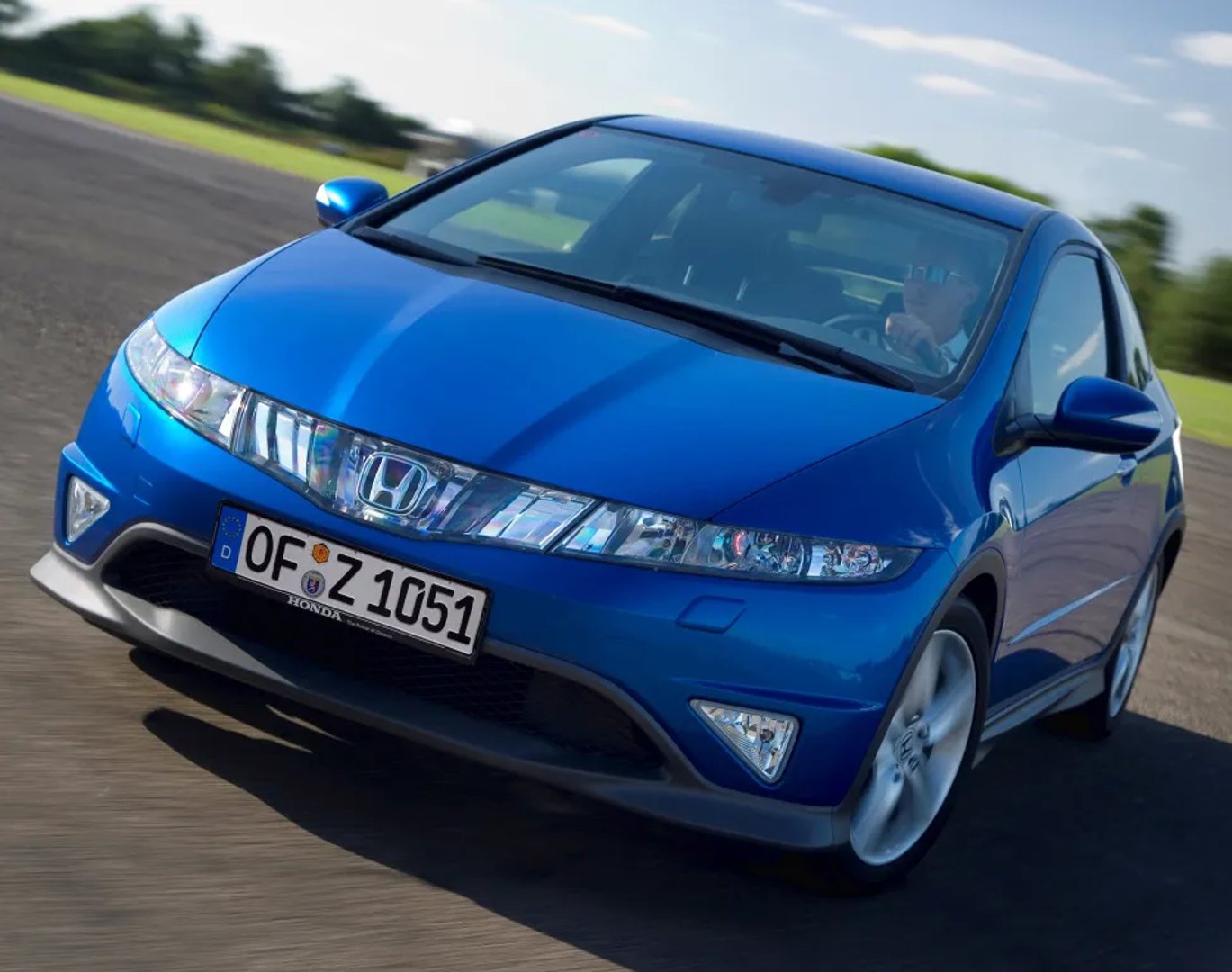 Honda_Civic_8_generation__Hatchback_3-door__2.jpg