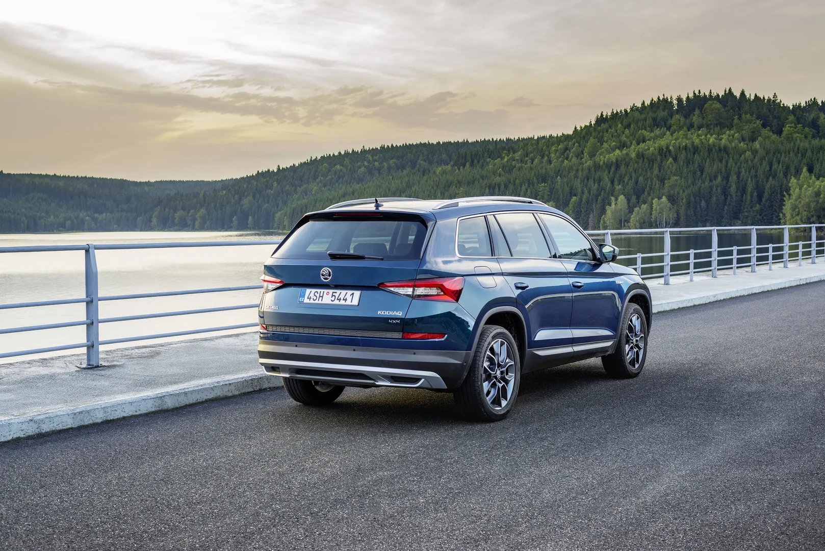 Skoda_Kodiaq_1_generation__SUV_5-doors__12.jpg