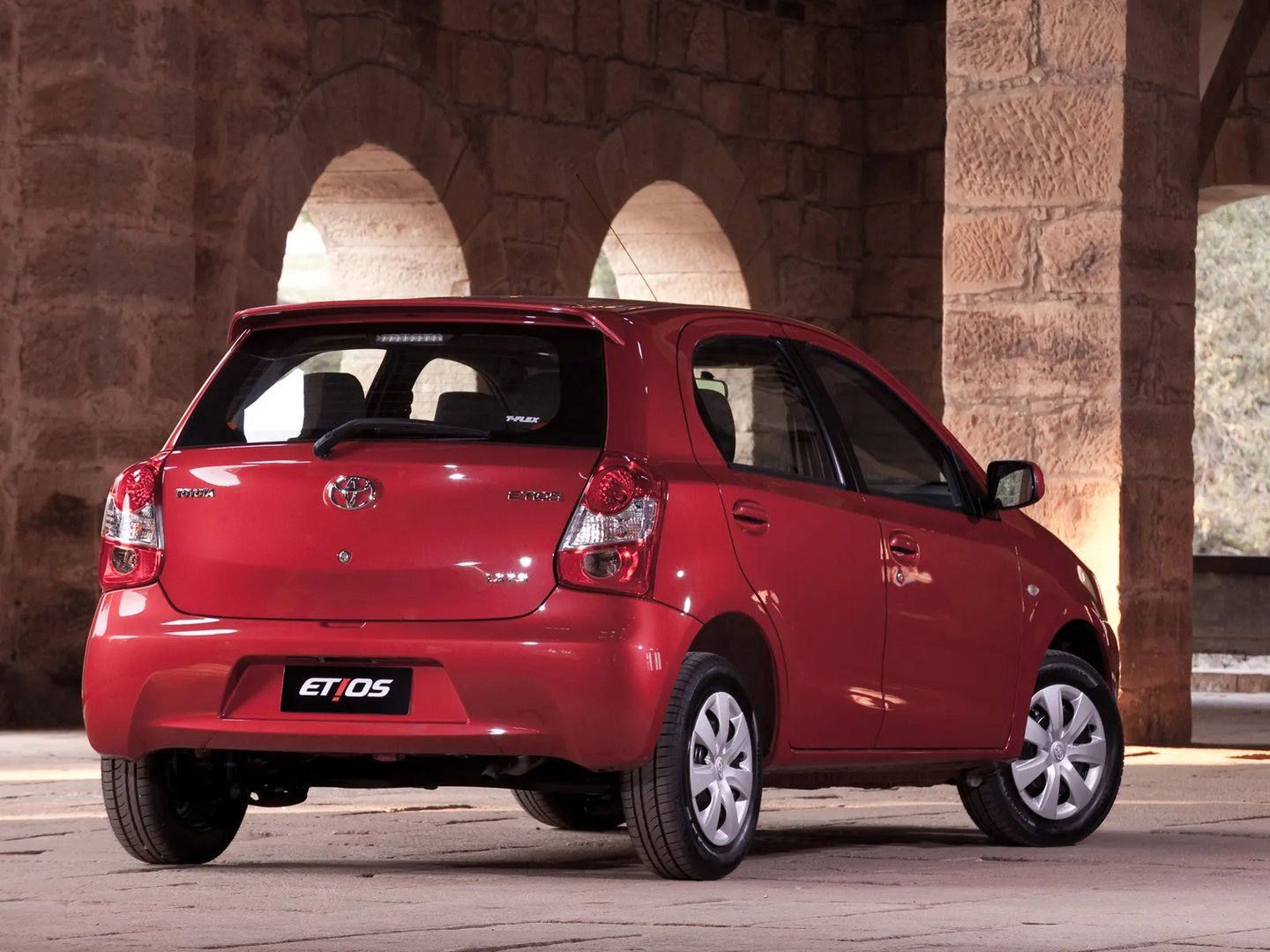 Toyota_Etios_1_generation__Mini_5-doors__2.jpg