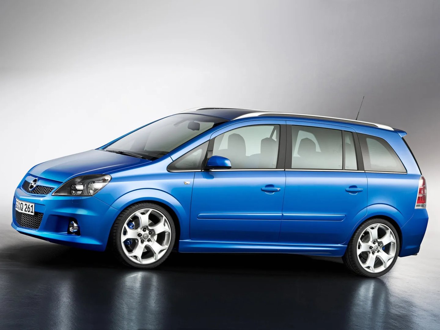 Opel_Zafira_OPC_2_generation__Compact_Van__2.jpg