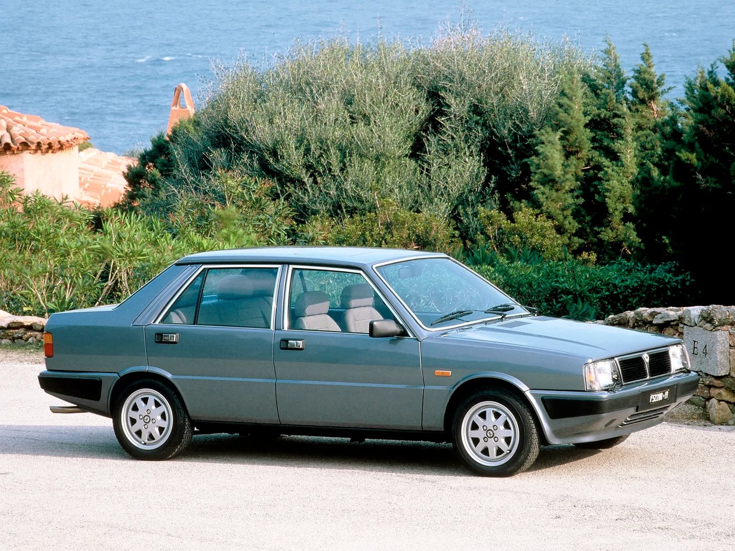 Lancia_Prisma_1_generation__Sedan__1.jpg