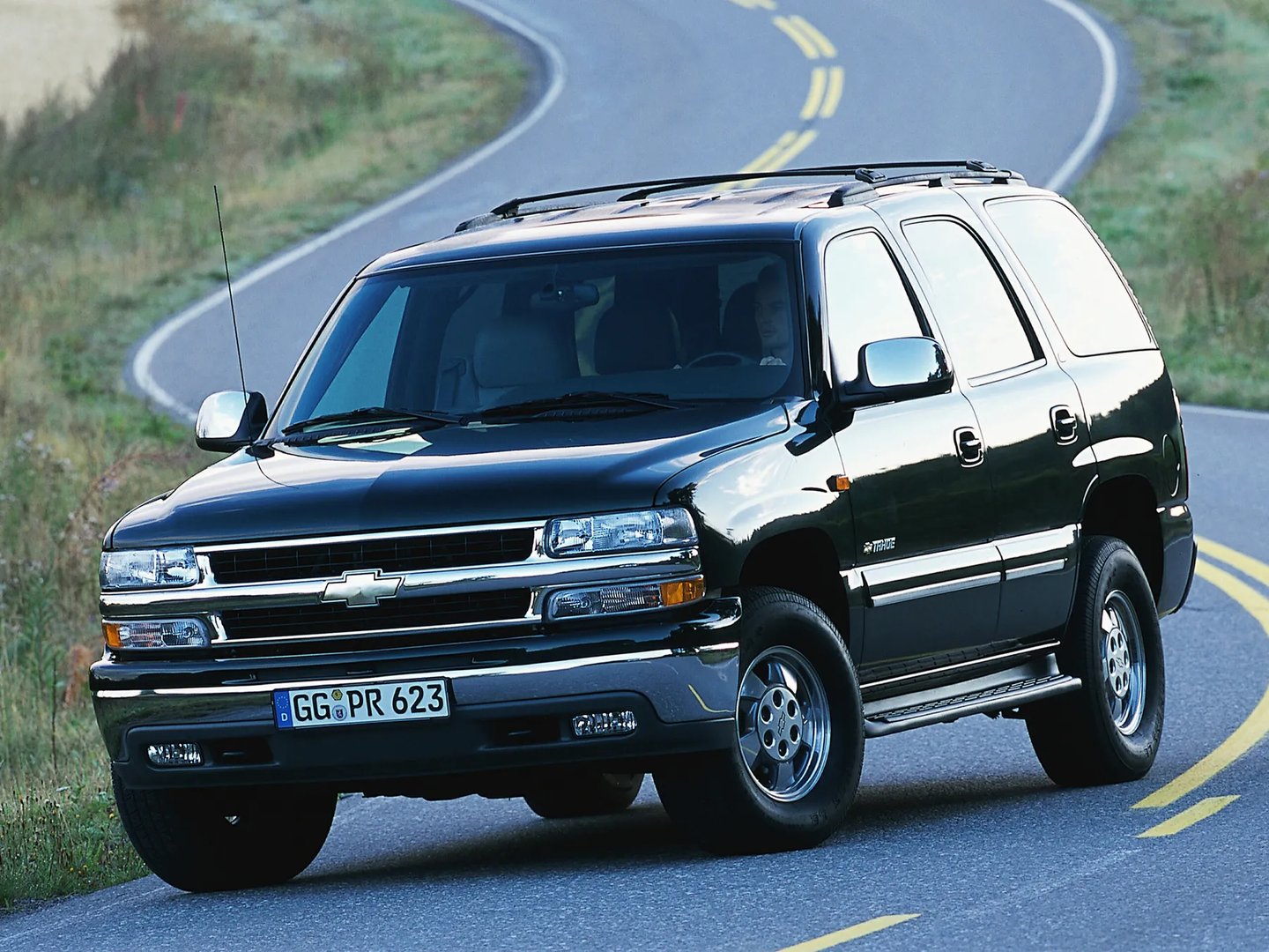 Chevrolet_Tahoe_2_generation__SUV_5-doors__13.jpg