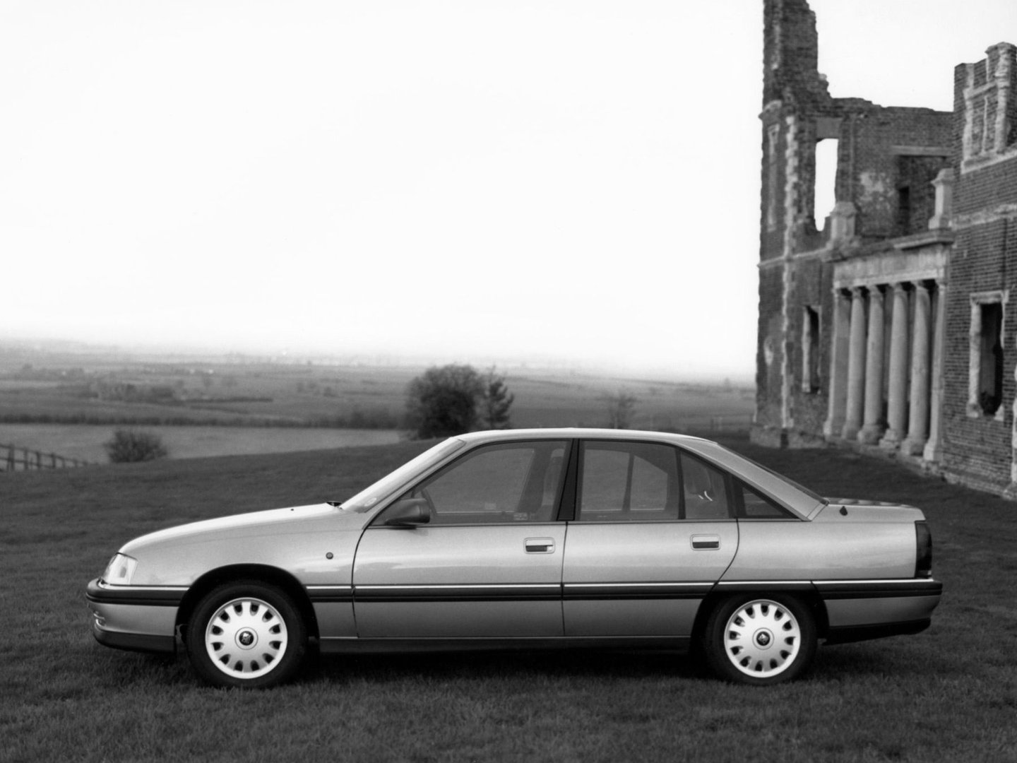 vauxhall_Carlton_1_generation__Sedan__6.jpg