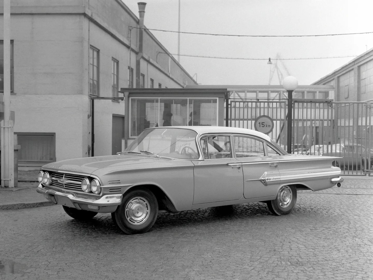 Chevrolet_Impala_2_generation__Sedan__1.jpg