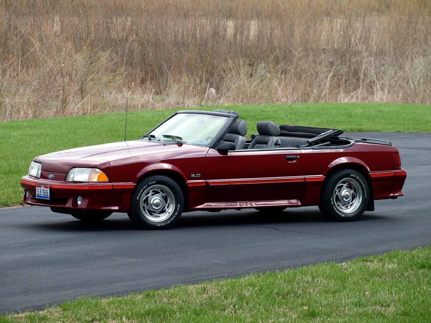 Ford_Mustang_3_generation_restyling__Cabrio__1.jpg