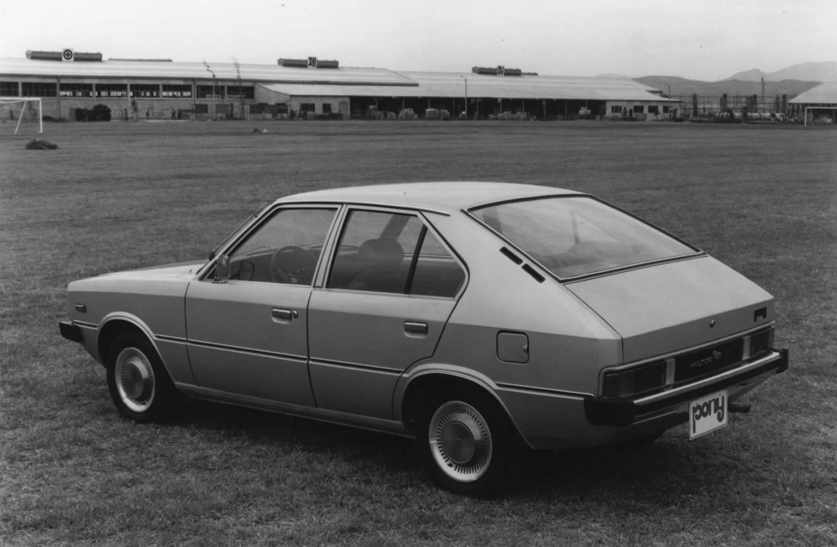 Hyundai_Pony_1_generation__Mini_5-doors__6.jpg