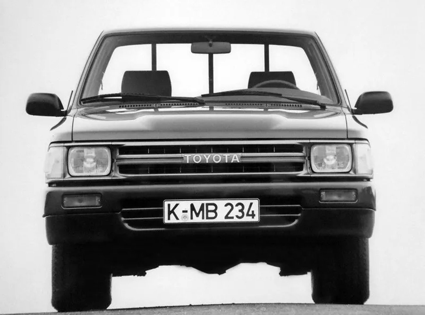 Toyota_Hilux_5_generation__Pickup_single-cab__3.jpg