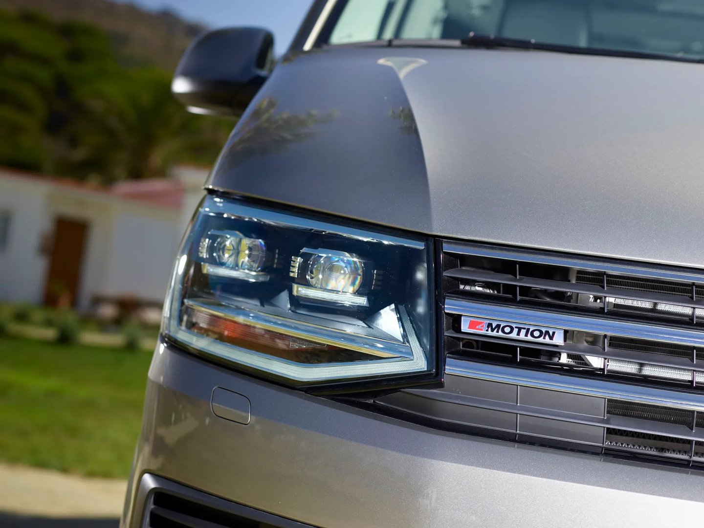 Volkswagen_Multivan_6_generation__Minivan__11.jpg