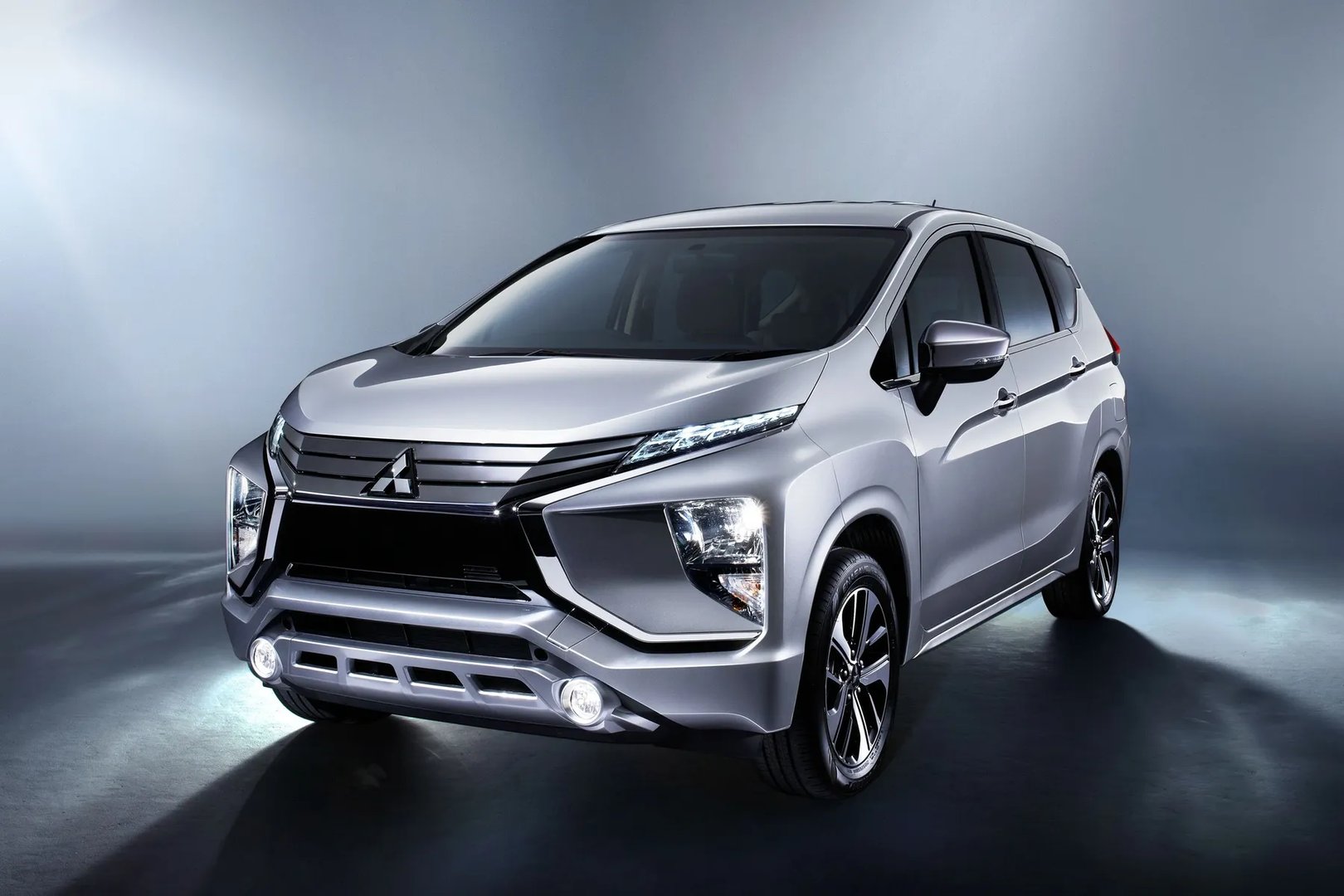 Mitsubishi_Xpander_1_generation__SUV_5-doors__7.jpg