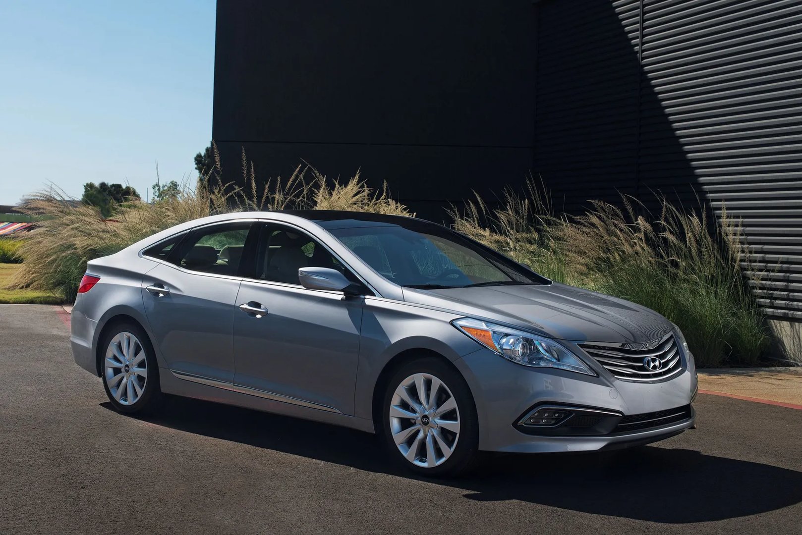 Hyundai_Azera_2_generation_restyling__Sedan__1.jpg