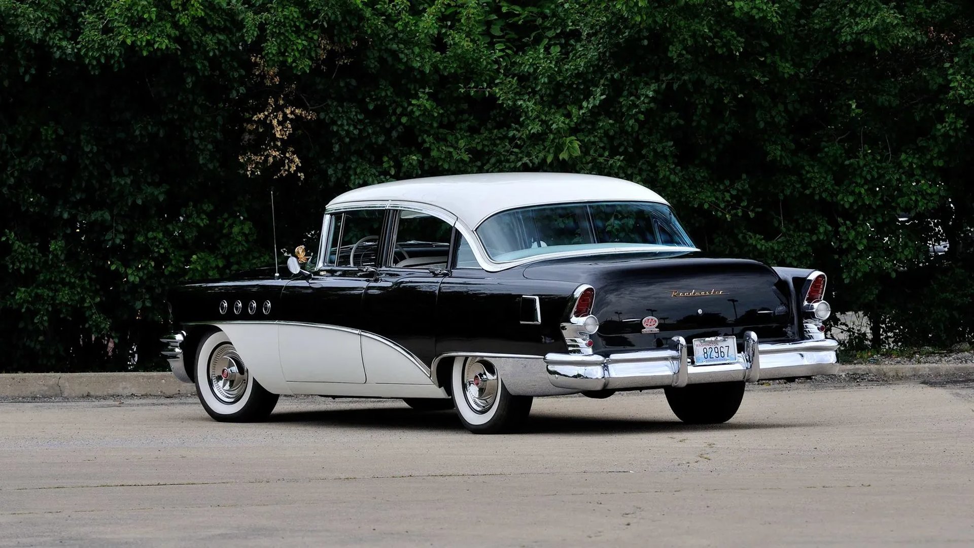 Buick_Roadmaster_6_generation__Sedan__2.jpg