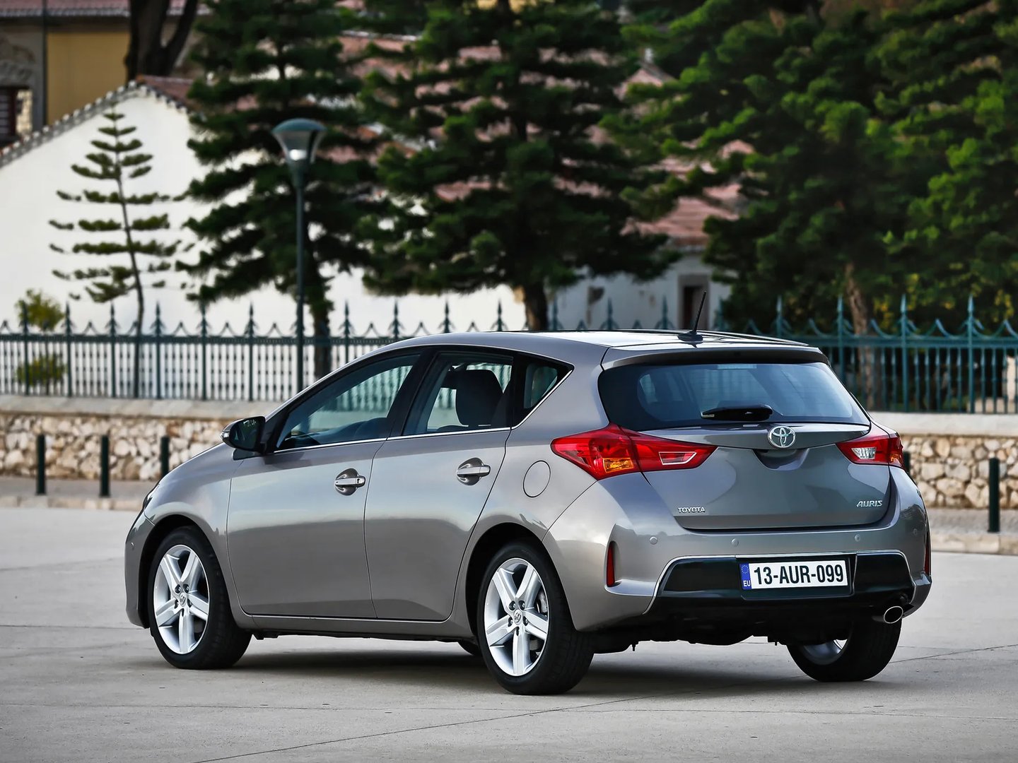 Toyota_Auris_2_generation__Hatchback_5-door__9.jpg