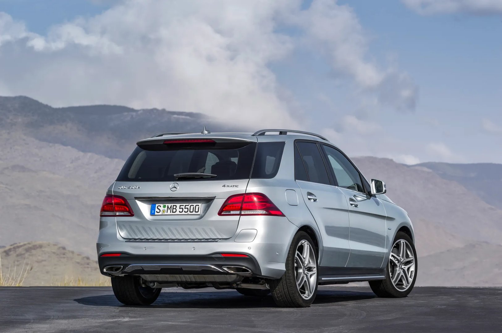 Mercedes_GLE_1_generation__SUV_5-doors__2.jpg