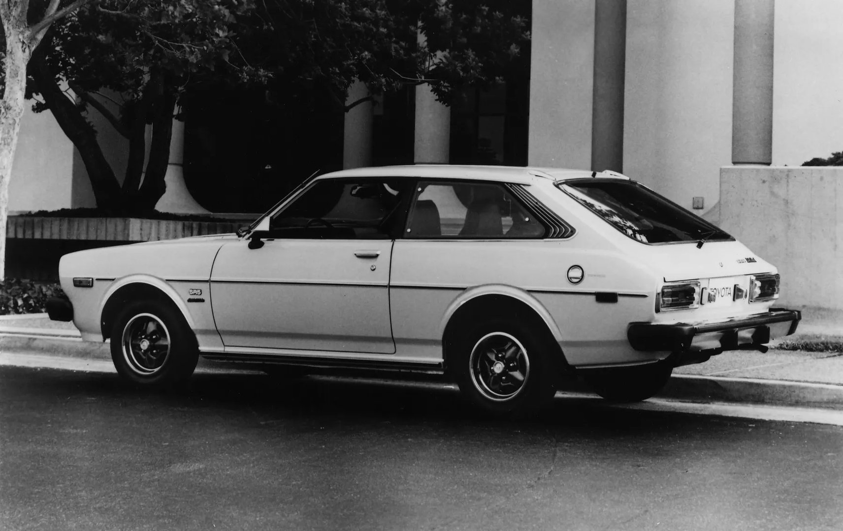 Toyota_Corolla_3_generation__Liftback__2.jpg