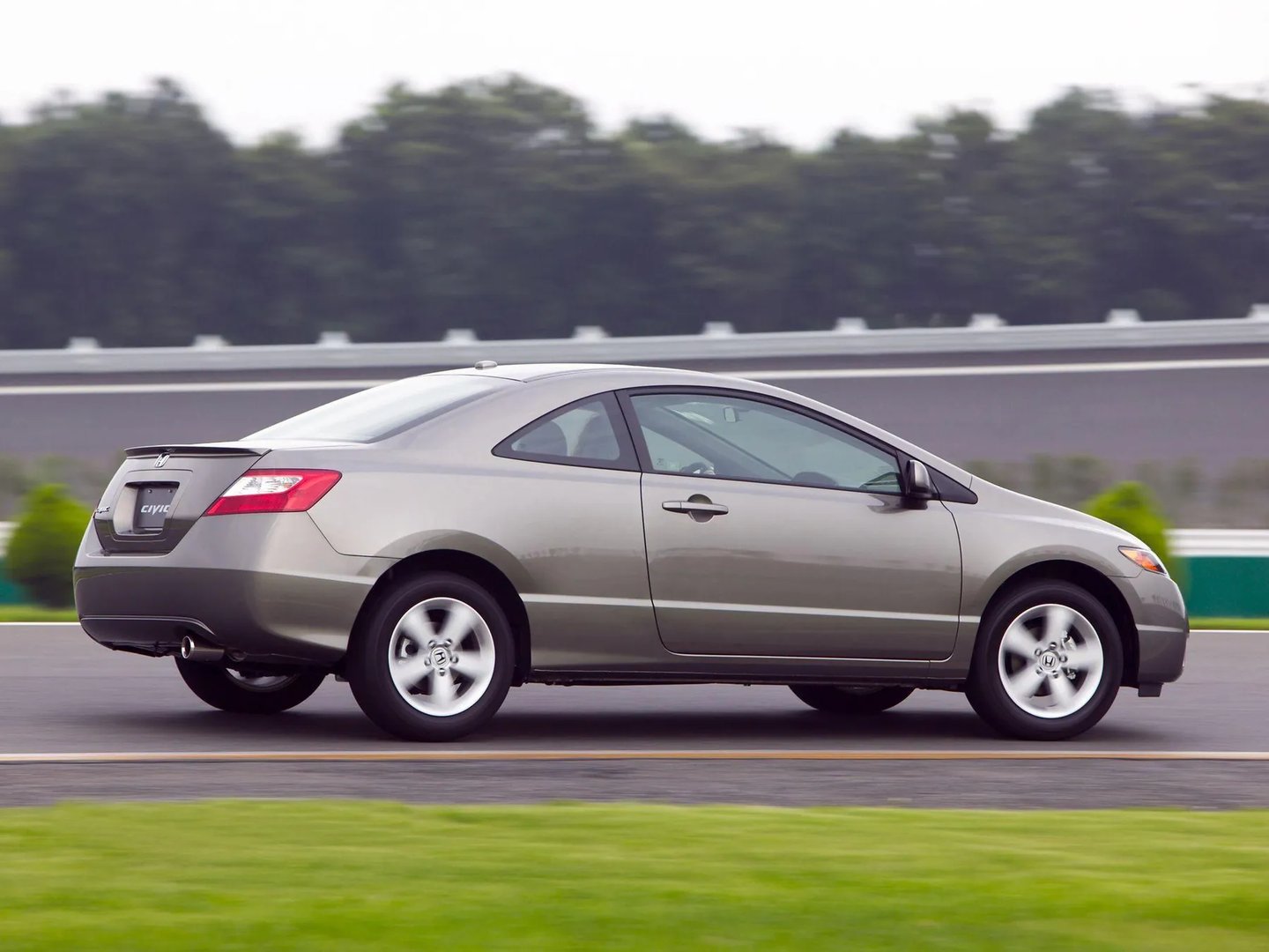 Honda_Civic_(USA)_8_generation__Coupe__9.jpg