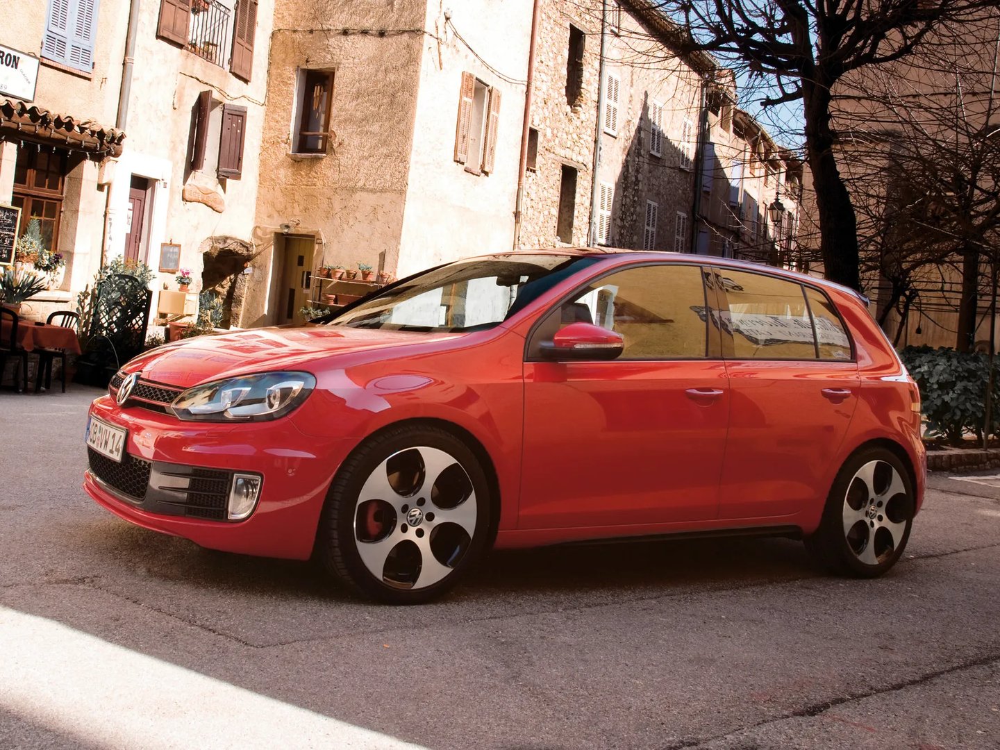 Volkswagen_Golf_GTI_6_generation__Hatchback_5-door__6.jpg