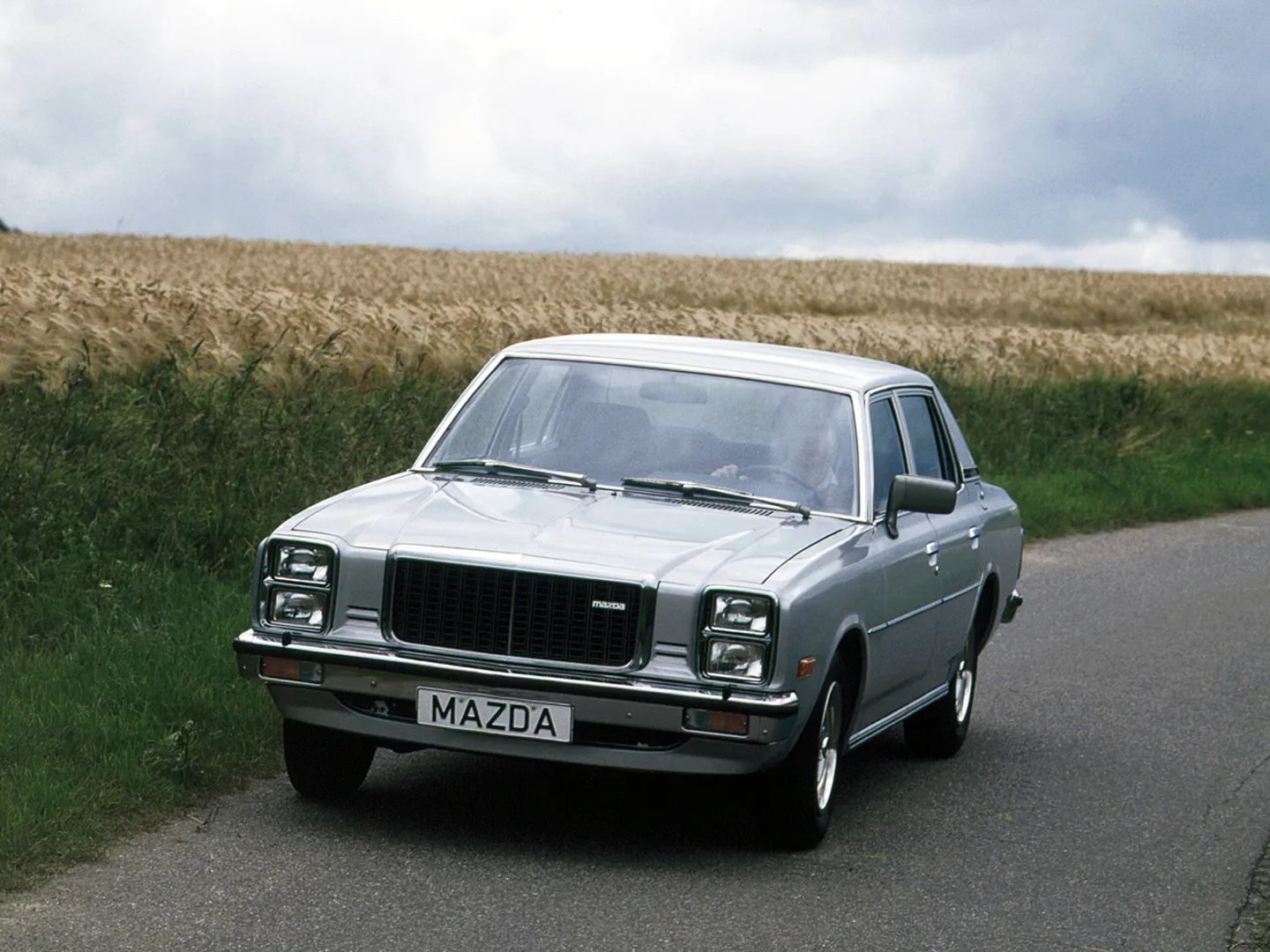 Mazda_929_1_generation_restyling__Sedan__2.jpg
