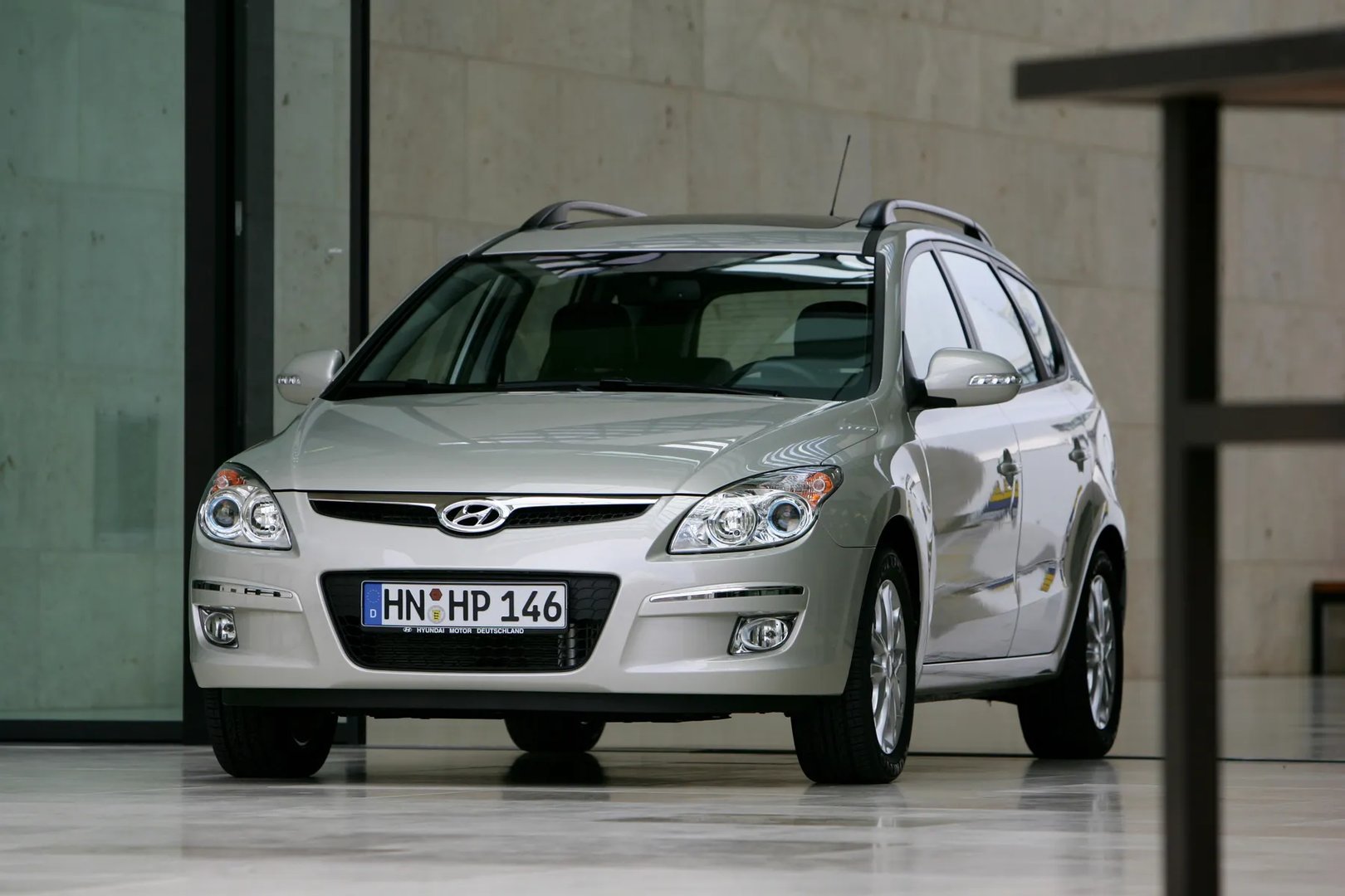 Hyundai_i30_1_generation__Estate_5-door__main.jpg