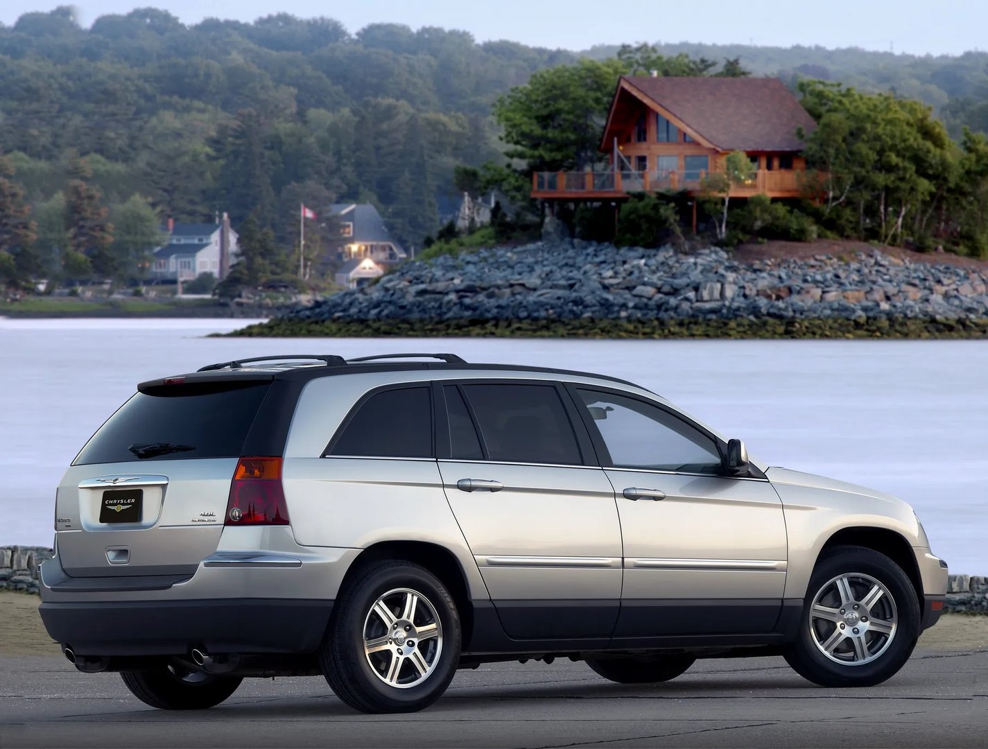 Chrysler_Pacifica_1_generation__SUV_5-doors__9.jpg
